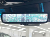 【デジタルインナーミラー】カメラが撮影した車両後方の映像をルームミラー内に表示。クリアな視界で状況の確認が可能です!※ドラレコ機能ご利用には別途SDカードをご用意いただく場合があります。