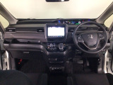 【前方視界】開放的な前方視界!運転がしやすく疲れにくいです♪窓が大きく、見通しがとっても良いおクルマですよ♪