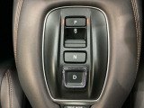 「e:HEV」は、モーター走行を中心にしながら電気エネルギーやエンジン動力を最も効率よく使い分けることができる賢いハイブリッドシステムです。シフトはエレクトリックギアセレクターになっています。