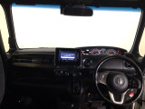 【前方視界】開放的な前方視界!運転がしやすく疲れにくいです♪窓が大きく、見通しがとっても良いおクルマですよ♪