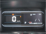 【明るく見やすいメーター】視認性が良く明るく見やすいメーター。運転者にとって見やすいメーターは運転していても疲れないですよね。