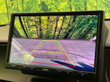 【バックカメラ】駐車時に後方がリアルタイム映像で確認できます。大型商業施設や立体駐車場での駐車時や、夜間のバック時に大活躍!運転スキルに関わらず、今や必須となった装備のひとつです!