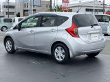 車線逸脱警報、車両が車線をはみ出す可能性がある場合に警報音と警告表示でドライバーに知らせてくれます。