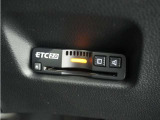 ◆ETC2.0装着◆進化したドライブ体験。料金収受システムだけだったETCが生まれ変わって、高速道路を賢く使うETC2.0に進化しました。多彩な情報サービスが便利で快適なドライブ体験を提供します。