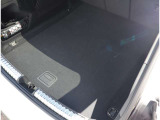 Audi正規ディーラーが高品質をお約束。高度な訓練・教育を受けたAudi専任メカニックが、100項目にもおよぶ精密な点検を実施。すべてクリアしたAudi車だけ、あなたのお手元に届けられるのです