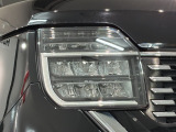 LEDヘッドライトは、点灯の瞬間から最大光量を発揮し、突然暗くなるトンネルなどでの安定感を高めます。