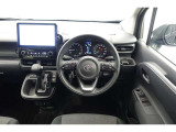 スポーティームード溢れる運転席周りですね。 クイックなドライビングに対応できるよな運転席回りになっています。 ドライブがますます楽しくなりますね!