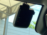 ドライブレコーダーを装備しており、走行中の映像をしっかり記録します。万が一の際の状況確認に役立つ安心装備です。