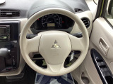 インテリアに合わせたデザインのステアリングは、運転される方のことも考え、運転しやすい形状、大きさです。是非一度、実際に触ってお確かめください。