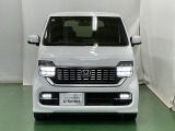 LEDヘッドライトを装備しています。LEDヘッドライトはとても明るく、雨の日や夜間走行も安全・安心です。オートライトコントロール付きで周囲の明るさに応じて自動で点灯・消灯します