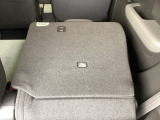 リアシートは簡単に倒すことができるので、ラゲッジルームも広がります。