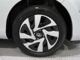 タイヤサイズは185/60R15です。