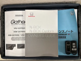 スマートキーは鍵をバッグに入れたままでもドアロックの開閉やエンジンのON・OFFができます。夜間や雨の日も鍵を探さなくて良いので便利です。