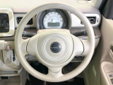 インテリアに合わせたデザインのステアリングは、運転される方のことも考え、運転しやすい形状、大きさです。是非一度、実際に触ってお確かめください。