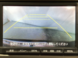 バックでの車庫入れも安心です! リアカメラが付いているバックモニター付のナビを装備しております。操作線もついており距離感も画面から確認できます。