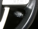【レーダークルーズコントロール】(全車速追従機能付)付きです。車速に応じて追従支援してくれるので、ロングドライブも快適です。詳細は販売店スタッフまでおたずねください。