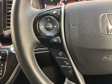 ステアリングにオーディオ操作スイッチが付いています。オーディオ画面に直接タッチしなくても操作が出来ますので、運転に集中できます。