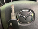 【キーレス】少し離れた場所からでもボタン一つでドアの開錠・施錠ができるのでとっても便利!ドアの鍵穴周りに傷をつけることもありません♪