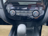 オートエアコン搭載で車内を快適に保ちます。