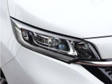 【ヘッドライト】省電力で長寿命の明るく運転しやすいLEDヘッドランプです。明るく照らすので暗い夜道からお客様を守ってくれます。