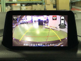 ご覧のように後方の死角をサポートしてくれるバックカメラ付きとなっております☆
