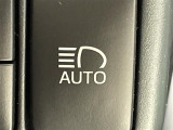 【オートマチックハイビーム】先行車や対向車などを検知して、ハイビームとロービームを自動的に切り替えてくれます!まわりのドライバーに眩しい思いをさせることなく、運転に集中しやすい視界を確保します。