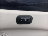運転席のパワーシートには2パターンのメモリ機能付きです。