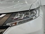 LEDヘッドライトは、点灯の瞬間から最大光量を発揮し、突然暗くなるトンネルなどでの安定感を高めます。