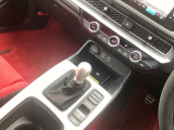 電子パーキングブレーキ仕様の6速MTです。