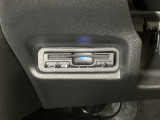 ハンドルの左下にETCがついています。高速道路の料金所の通過も楽々です。 カードの取り出しもしやすい場所についています。