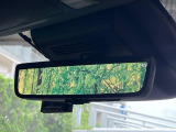 【デジタルインナーミラー】後席の大きな荷物や同乗者で後方が確認しづらい時でも安心!カメラが撮影した車両後方の映像をルームミラー内に表示。クリアな視界で状況の確認が可能です!