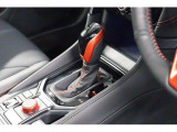 ミッションはストレート型CVTマニュアルモード付になります、CVT車ですがマニュアル感覚で運転操作ができます!シフトレバーの周りにはビューSW、X-MODEのSW等がございます。
