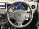 インテリアに合わせたデザインのステアリングは、運転される方のことも考え、運転しやすい形状、大きさです。是非一度、実際に触ってお確かめください。
