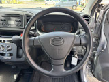 ハンドルまわりも良好な状態です。運転しやすく扱いやすい一台です。