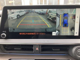 パノラミックビューモニター付きです。車両を上から見たような映像をディスプレイオーディオ画面に表示。運転席からの目視だけでは見にくい、車両周辺の状況をリアルタイムでしっかり確認できます。
