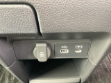 USB入力端子と充電端子