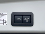 【パワーバックドア】スマートキーや運転席のボタンを押すだけでリアゲートが自動で開閉します!荷物を持っている時や、高い位置にあるバックドアを閉める際に便利な機能です♪