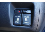 【パワースライドドアスイッチ】運転席から、後部座席の開け閉めが可能なボタンです!ワンプッシュで作動するので、手が塞がっている人などサポートに便利ですね♪