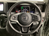 ハンドルにHondaセンシング系のクルーズコントロールやレーンキープアシストなどのスイッチと、オーディオの操作スイッチが装備されています。ハンドルから手を離さず安全に操作できます。
