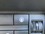 ◆セーフティ・シールドスイッチ◆車線中央付近を走行するようにステアリングを制御し、ハンドル操作を支援します。
