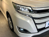 【LEDヘッドライト】悪天候や夜間走行時も良好な視界を確保し安心して運転できる高輝度LEDヘッドライトを装備!点灯速度が早く、消費電力も抑えられています。