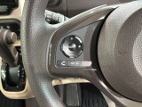 ステアリングにオーディオ操作スイッチが付いています。オーディオ画面に直接タッチしなくても操作が出来ますので、運転に集中できます。