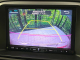 【サイド&バックカメラ】停車・駐車時に死角になりがちな運転席から見えづらいサイドとリアの障害物を確認できます!雨天時や夜間などは特に活躍してくれるアイテムです。