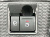 各種操作スイッチです。【電動パーキングブレーキ】は自動でサイドブレーキをかけてくれる安心機能です。