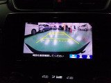 バックカメラの画像です。ガイドラインがスムースな車庫入れをサポートいたします。車庫入れの安心感がアップしますね。
