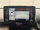 パノラミックビューモニター付きです。車両を上から見たような映像をディスプレイオーディオ画面に表示。運転席からの目視だけでは見にくい、車両周辺の状況をリアルタイムでしっかり確認できます。