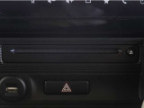 車内でCD DVDのメディアが楽しめます。