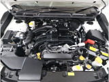 スバルと言えば水平対向エンジン。車体の低い位置に搭載されているので、万一の衝突時には、エンジンルームの下へ潜り込み、室内の乗員の被害軽減に貢献致します。