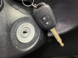 【キーレス】少し離れた場所からでもボタン一つでドアの開錠・施錠ができるのでとっても便利!ドアの鍵穴周りに傷をつけることもありません♪