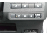 オートホールド機能や、ドライブモード変更スイッチはステアリング右下にあります。